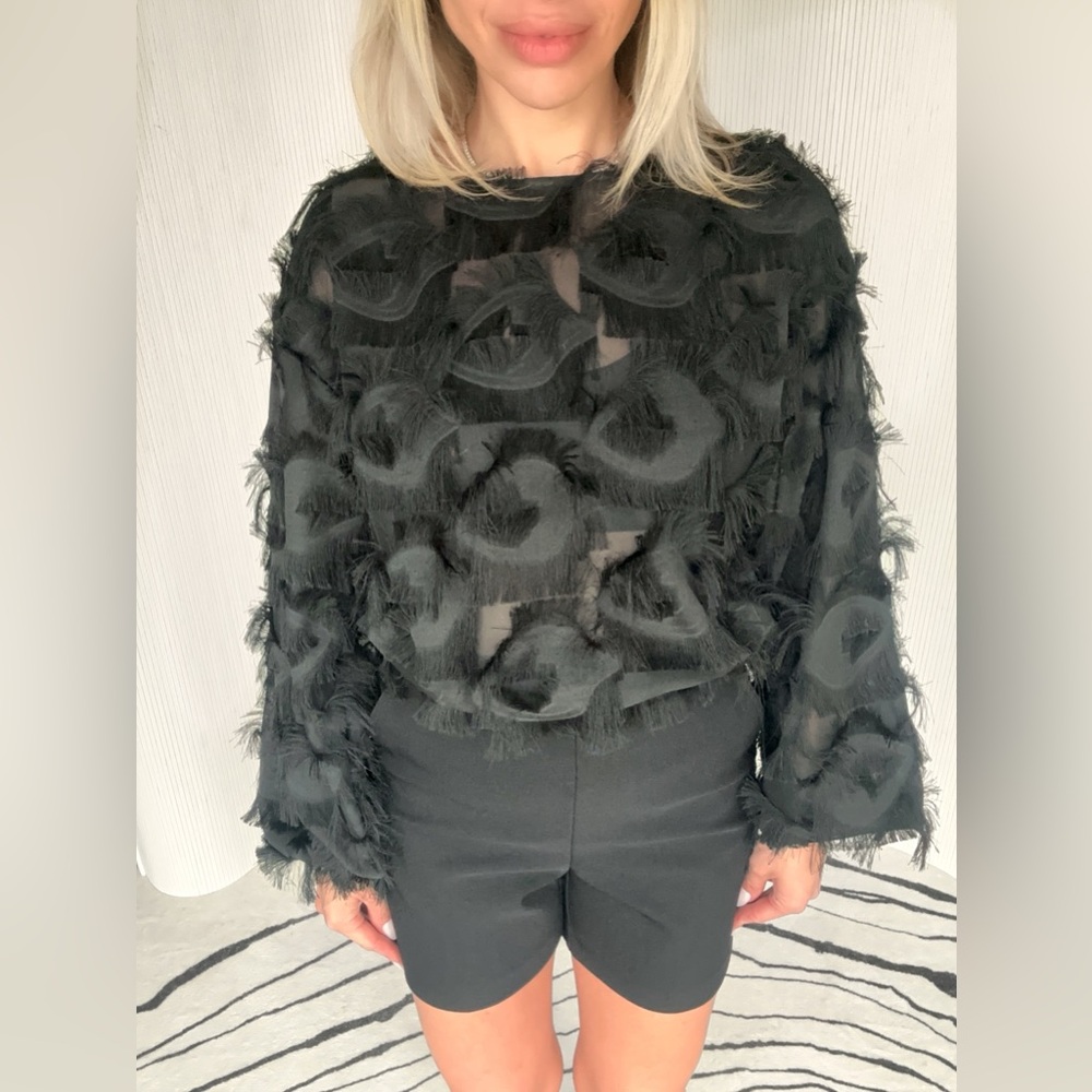 Vintage Find! Black Textured Fringe Top Size M/L